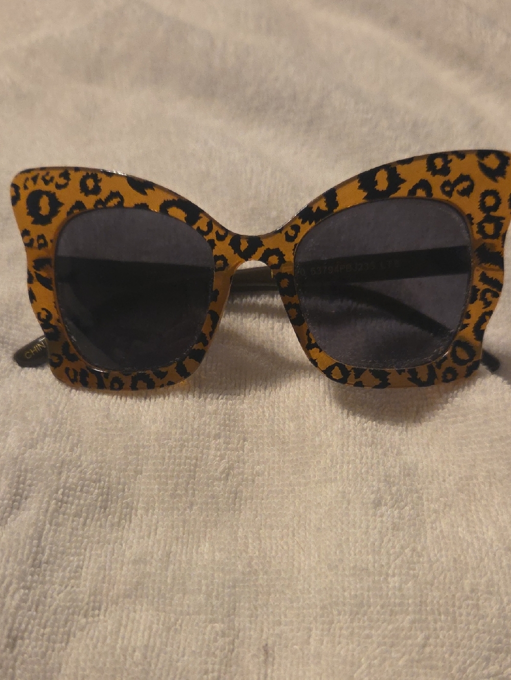 Betsey Johnson Leopard Print Cat Eye Sunglasses - Yellow and Black (19)